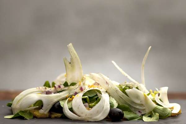 Feldsalat mit Fenchel, Orange und schwarzen