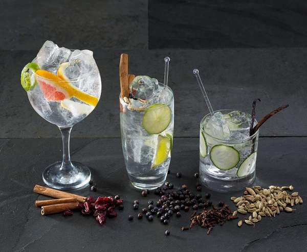 Gin Tonic nit Olivenölen aus Spanien