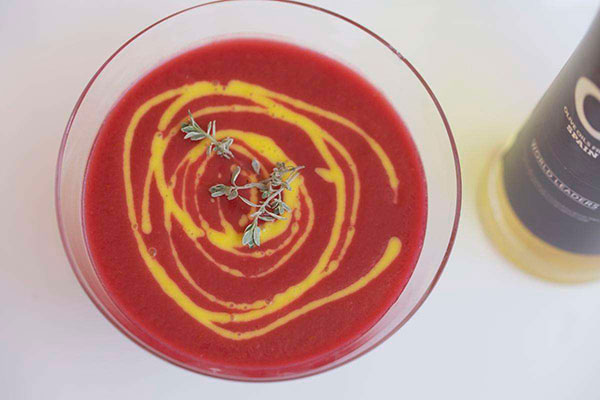Rote-Beete-Gazpacho mit Mango-Vinaigrette