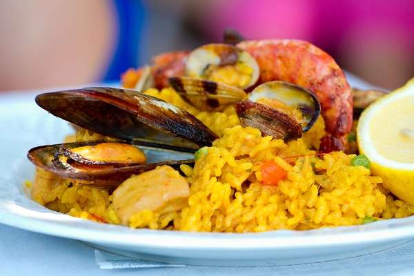 Traditionelle spanische Paella