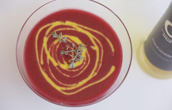 Rote-Beete-Gazpacho mit Mango-Vinaigrette