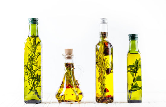Wie man Olivenöl aromatisiert