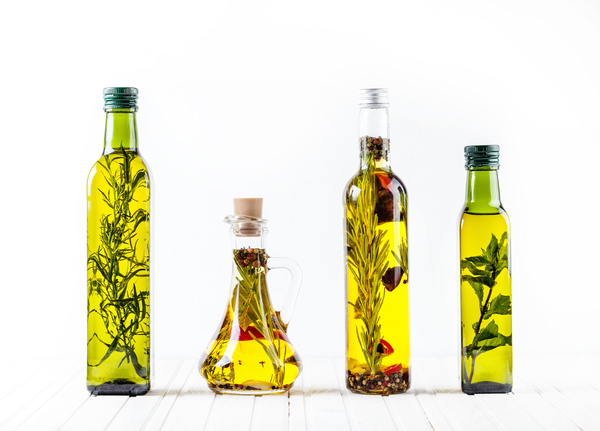 Wie man Olivenöl aromatisiert