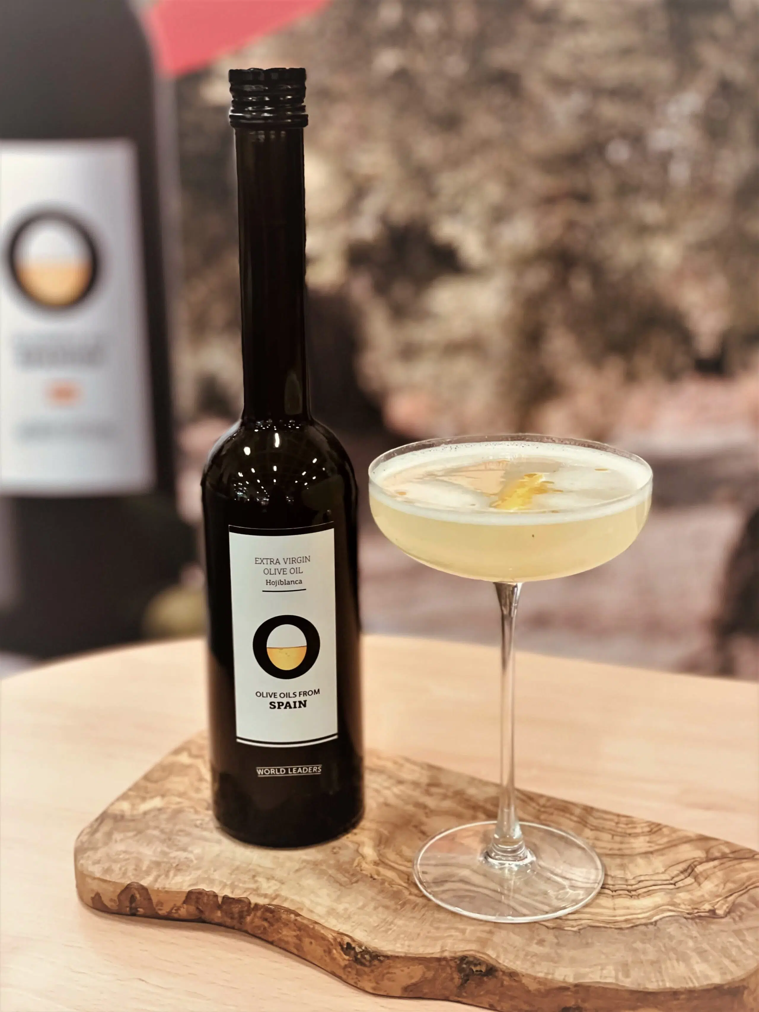 Gin Sour mit Tonkabohnensirup und Olivenöl