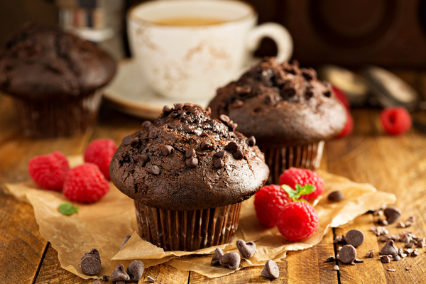 Doppelte Schokoladenmuffins mit Himbeere