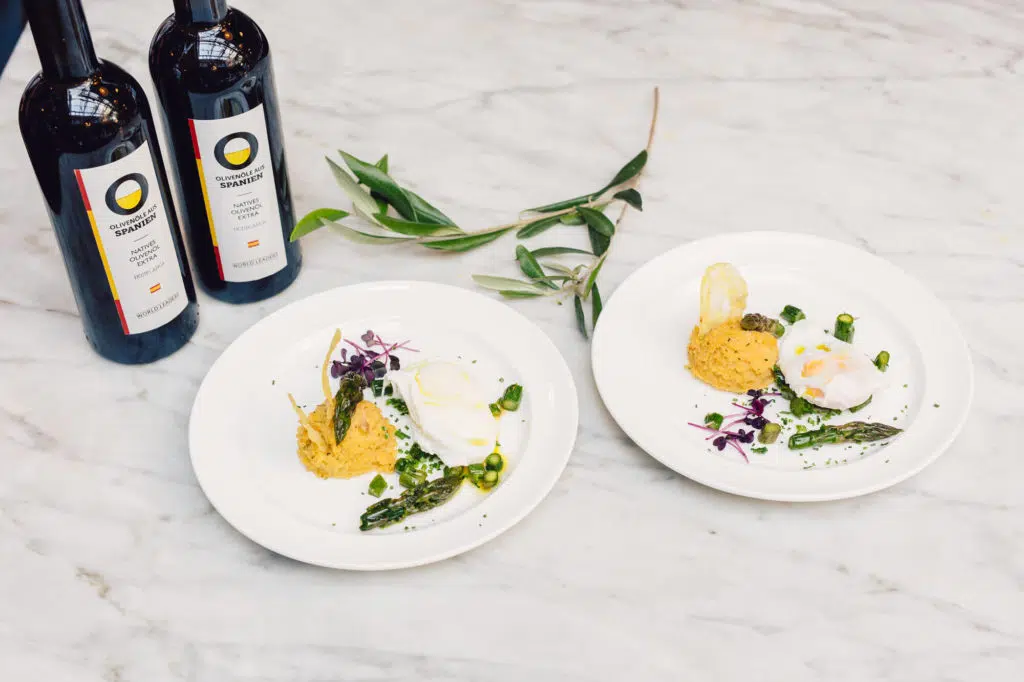 Couscous mit pochiertem Ei, Spargel
