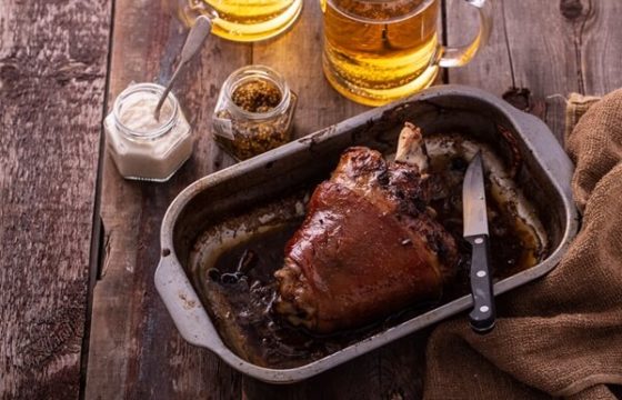 Rezept bayerischer Schweinekrustenbraten mit spanischem Olivenöl